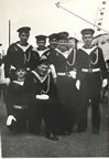 Z tylu od lewej Mirek Zuk Roman Andruch Piotr Orfin Jurek Kaniewski Marek Brzezinski kleczac Jacek Bazan Gzeogorz Furman w 1980 roku (17kb)